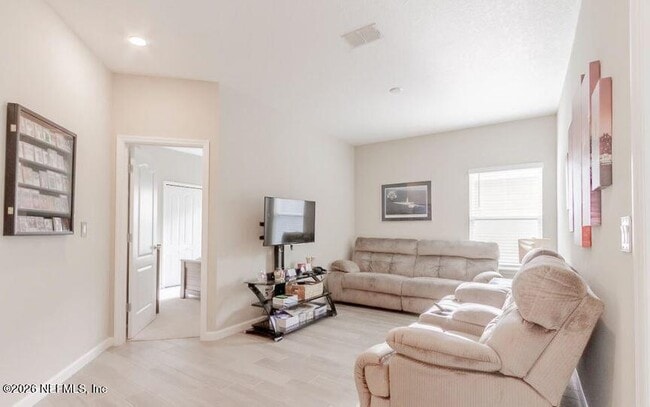 Building Photo - 111 Ash Breeze Cv