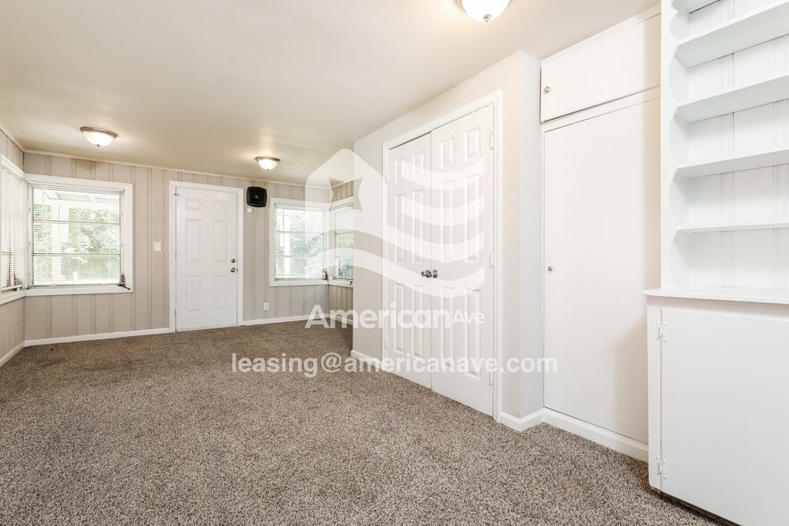 Building Photo - 2418 Gould St