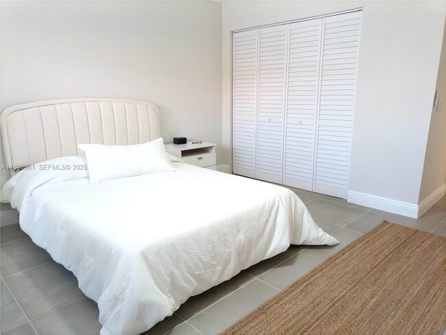 Building Photo - 13473 Fountain View Blvd