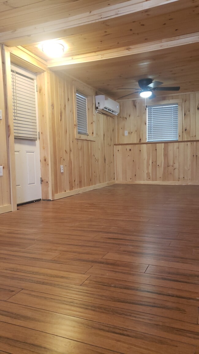 Building Photo - 93 Sumner Rd