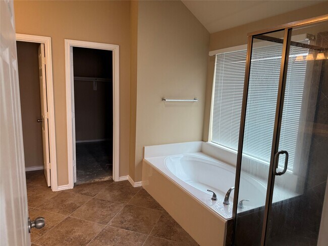 Building Photo - 4418 Long Creek Dr