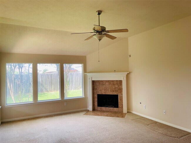 Building Photo - 10723 Lake Riata Ln
