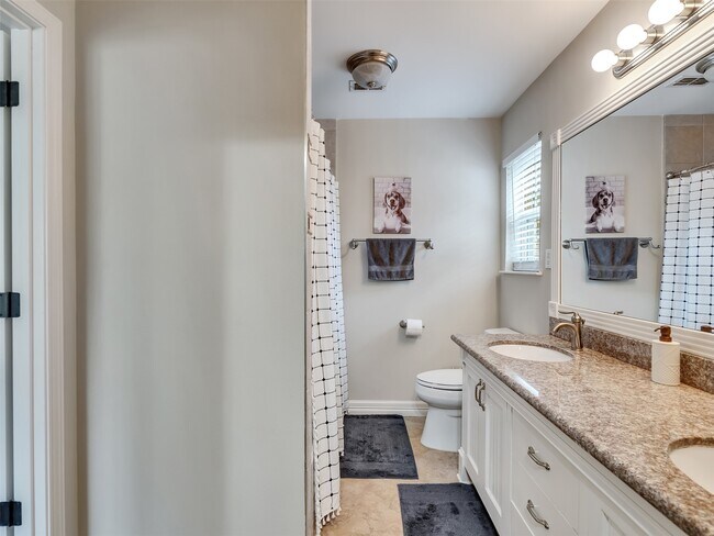 Building Photo - 2811 Quincannon Ln