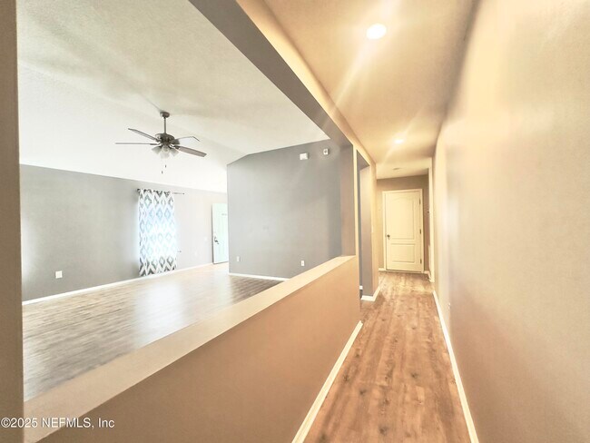 Building Photo - 204 Candlebark Dr