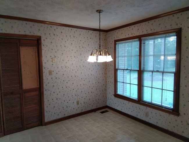 Building Photo - Duplex in Hope Mills!