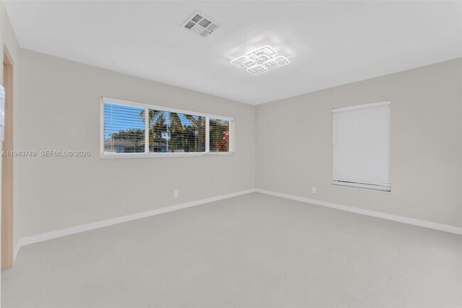 Building Photo - 5419 NE 22nd Ave