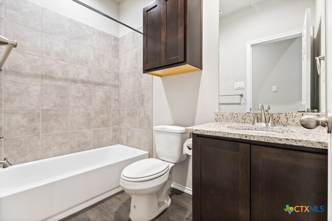 Building Photo - 636 Heathers Wy