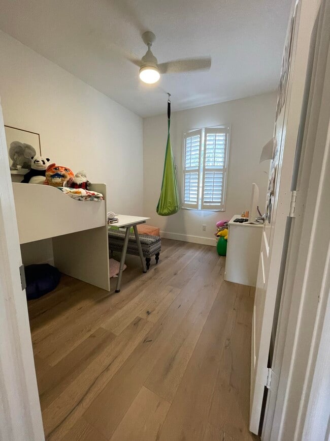 Building Photo - 245 Fortuna Dr