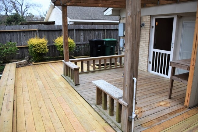 Building Photo - 1505 Silverpines Rd