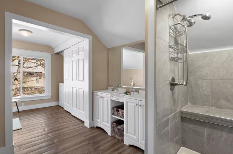 Building Photo - 719 E 9th Ave