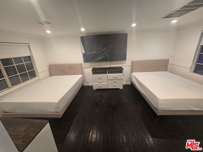 Building Photo - 19150 Topham St