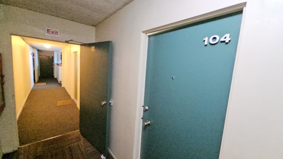 Building Photo - 206 N Beverly Park