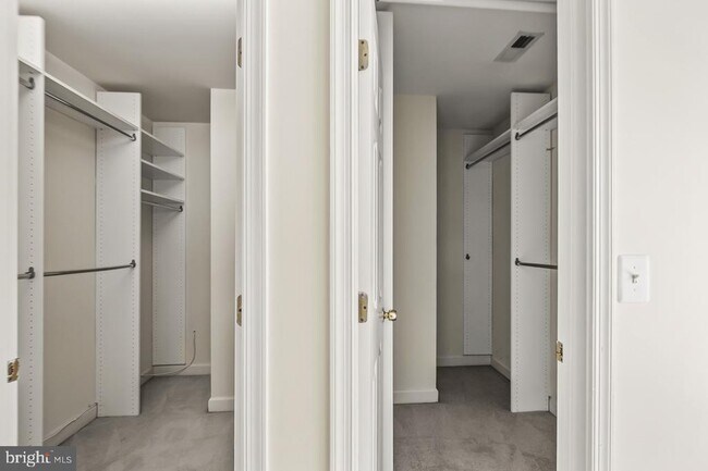 Building Photo - 8330 Westchester Dr