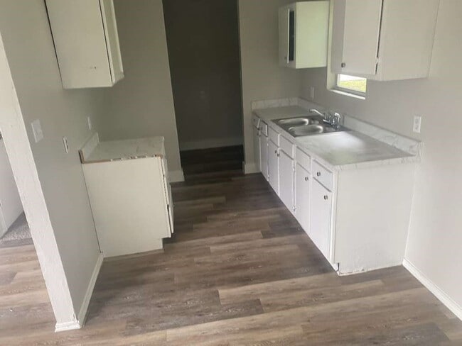 Building Photo - 13626 Collins St