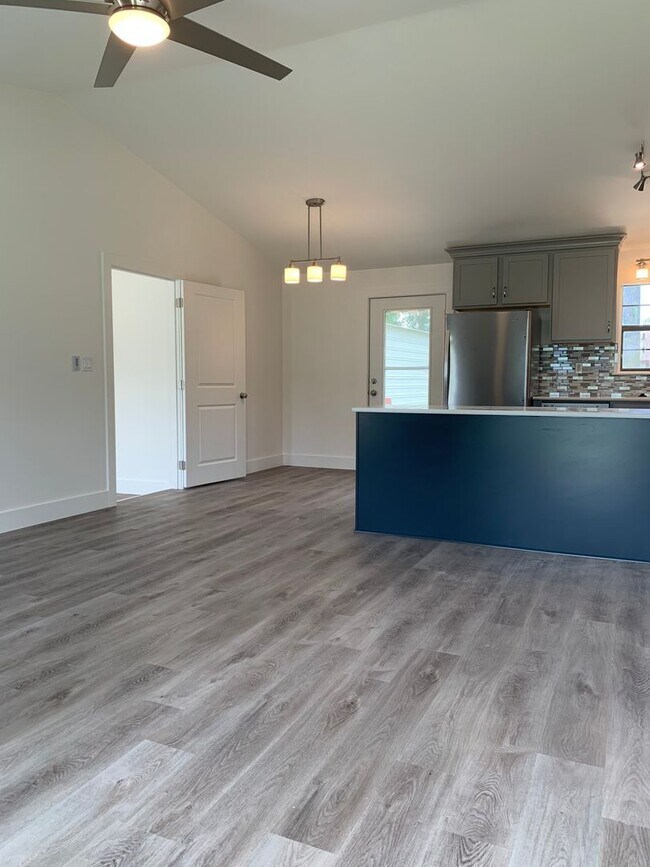 Building Photo - Nice 4 Bedroom 2 Bath House for Rent!