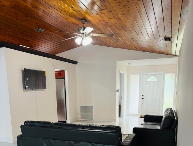 Building Photo - 11617 NW 23rd Ct