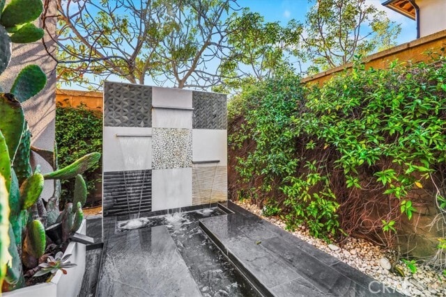 Building Photo - 71 Weston