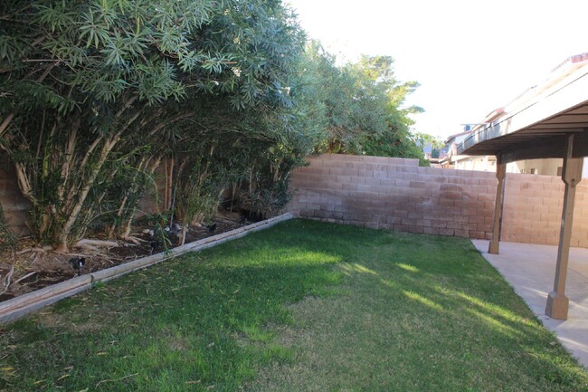 Building Photo - "Charming 2-Bed, 2-Bath Oasis in Las Vegas...