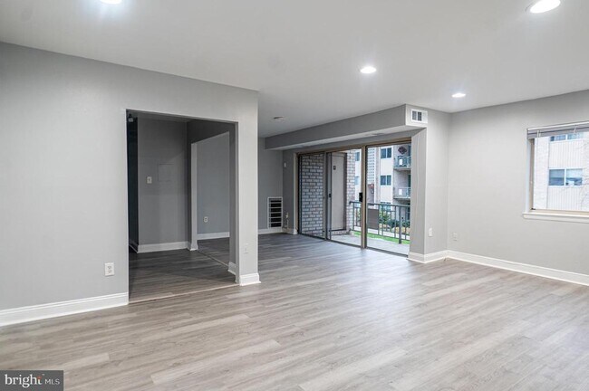 Building Photo - 12211 Braxfield Ct