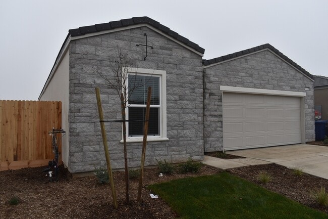 Building Photo - 4448 N San Miguel Ave