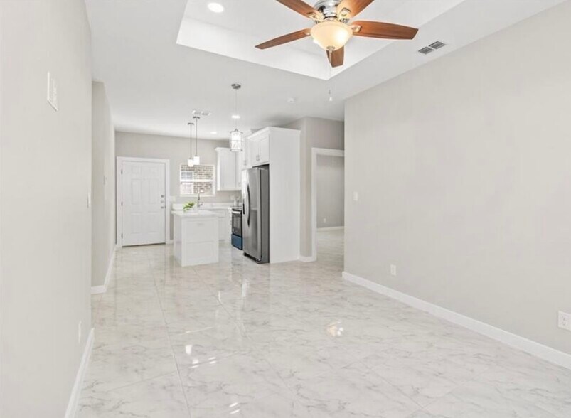 Building Photo - 2513 E Israel Ave