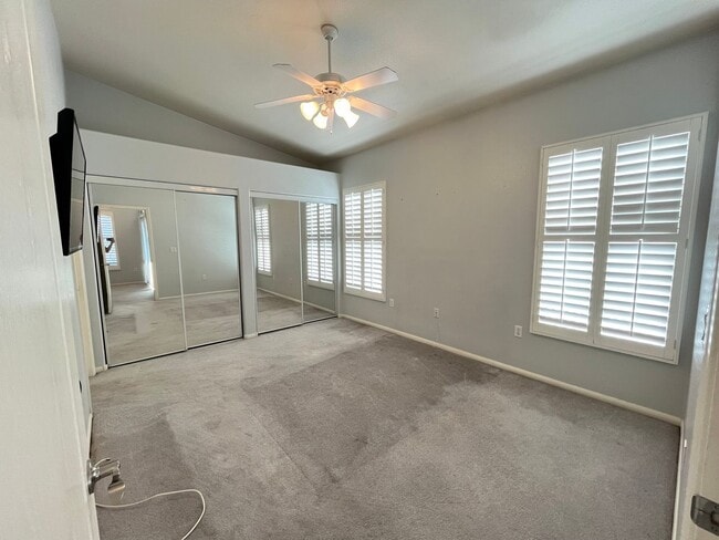 Building Photo - 2305 W Horizon Ridge Pkwy