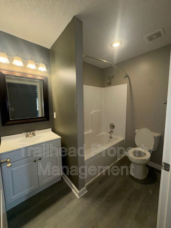 Building Photo - 603 Hillcrest St