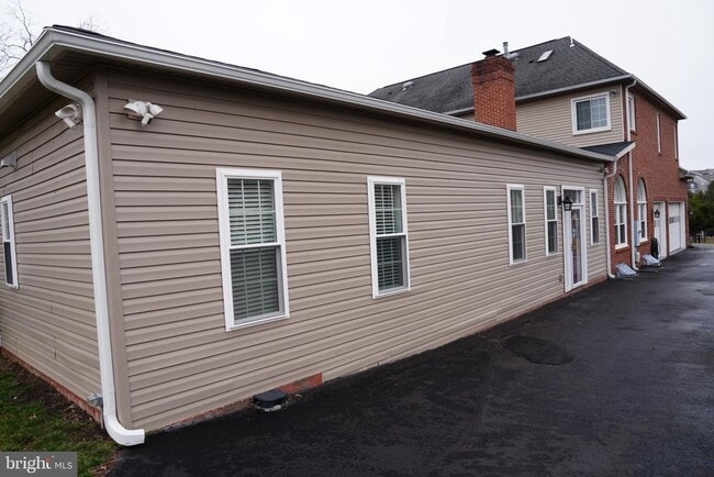 Building Photo - 19923 Smith Cir