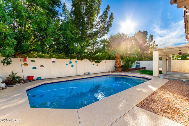 Building Photo - 1825 E Arabian Dr