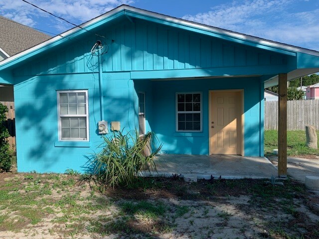 Building Photo - 8424 Elizabeth Ave