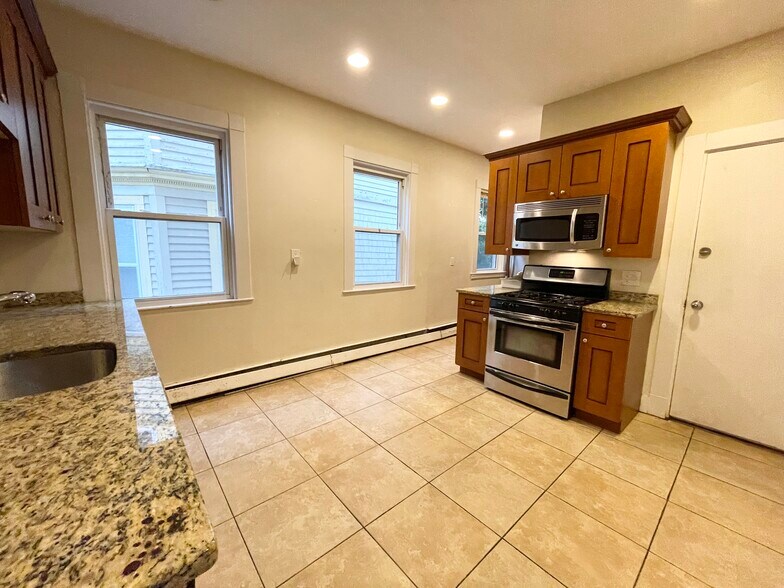 Building Photo - 72 Calumet St