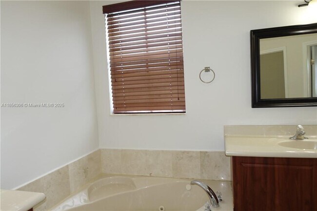 Building Photo - 18125 NW 89th Ct