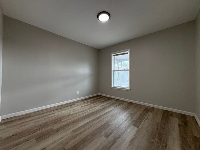 Building Photo - 2 bed, 1 bath home in the heart of Central St. Louis City, moments from Forest Park, Barnes Jewis...