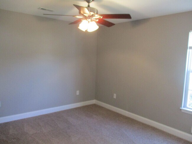 Building Photo - 2808 Blue Bell Ln