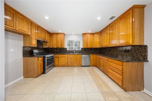 Building Photo - 642 N 6th Ave