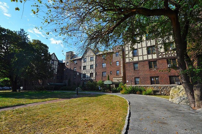 Building Photo - 120 Stonelea Pl