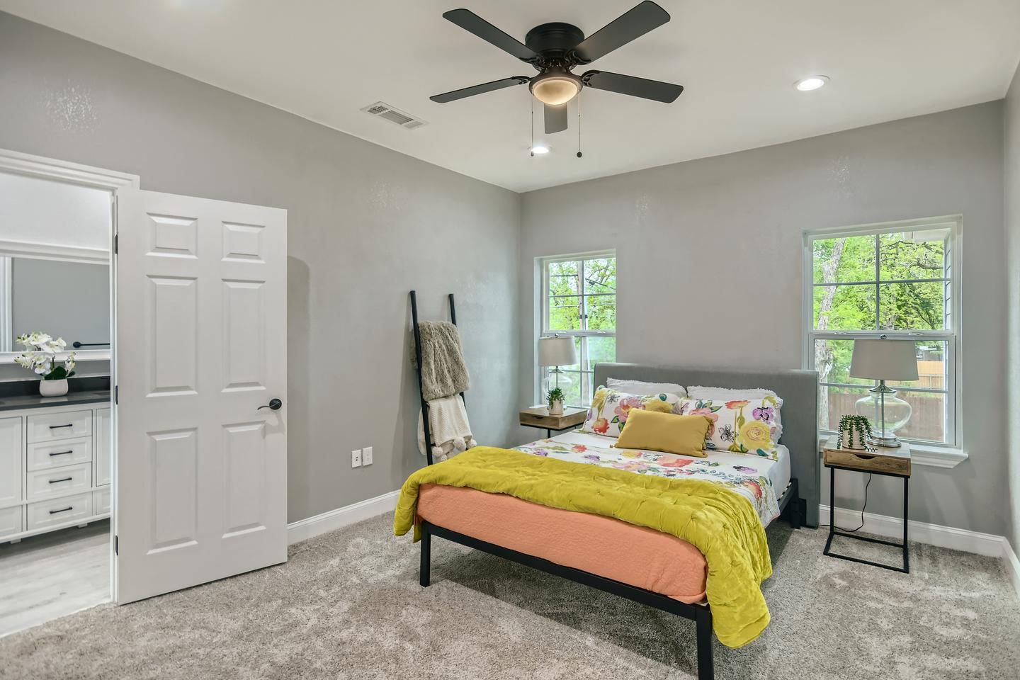 Building Photo - North Oak Cliff home 2 miles from Bishop A...