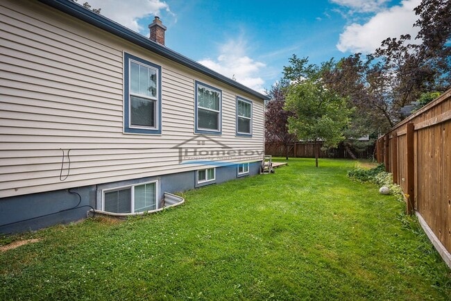 Building Photo - Well-Maintained 3 Bed 2 Bath Cottage in Do...