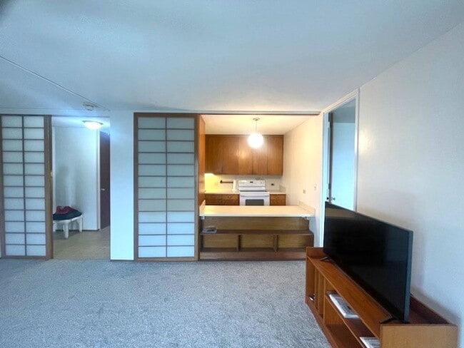 Building Photo - Beautiful 1 Bedroom / 1 Bath at Queen Emma Gardens