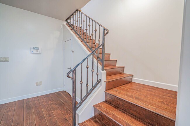 Building Photo - Spacious 3-Bedroom Condo with Underground ...