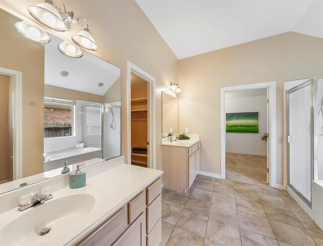 Building Photo - 5219 Bay Pines Dr