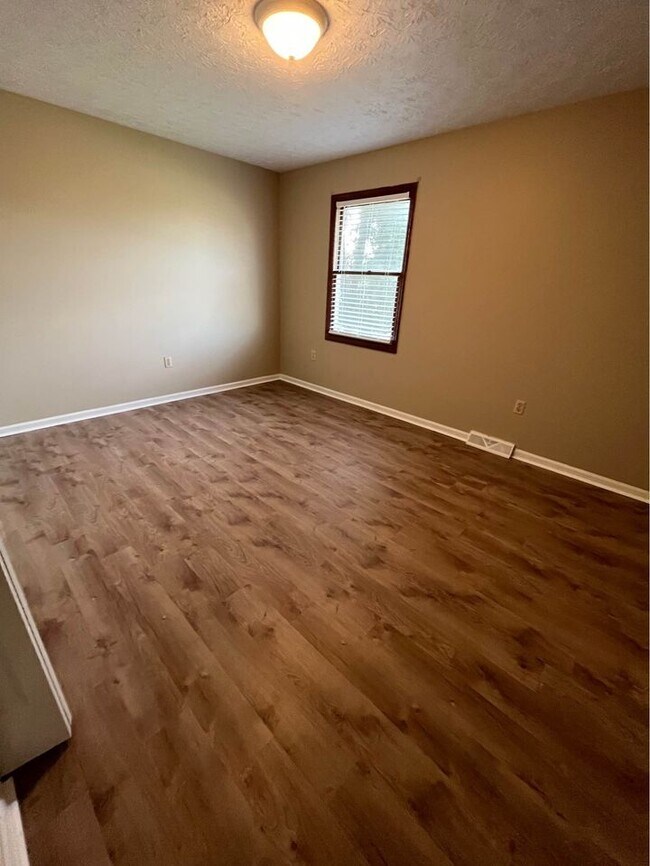 Building Photo - 302 Madison Hills Blvd