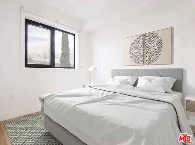 Building Photo - 1525 N Hobart Blvd