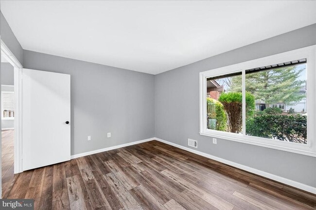 Building Photo - 6901 Vantage Dr