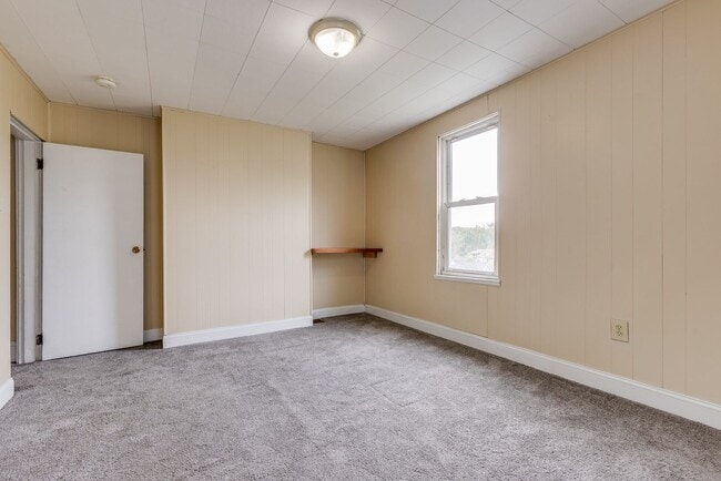 Building Photo - 236 Plymouth St