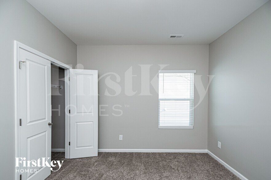 Building Photo - 501 Rain Drizzle Ct