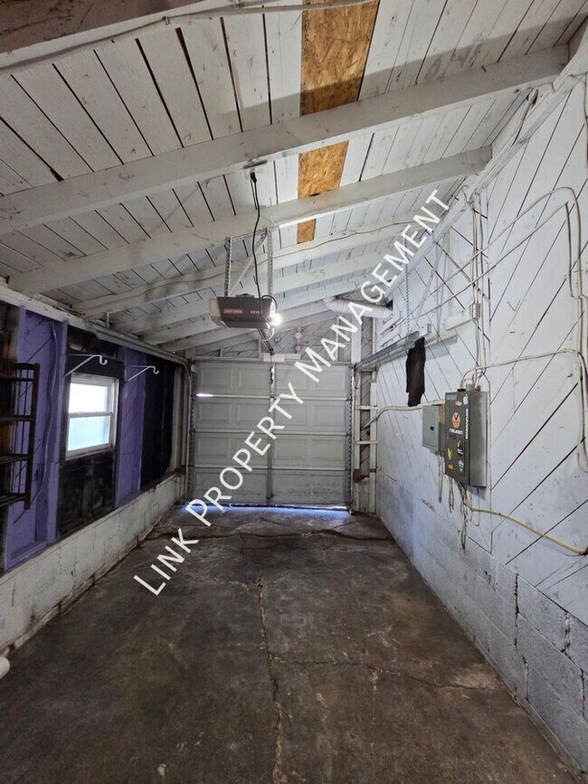 Building Photo - 129 N Moore Rd