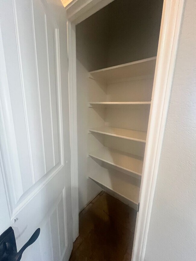 Building Photo - Rare Huge 5 Bedroom in Leander, TX