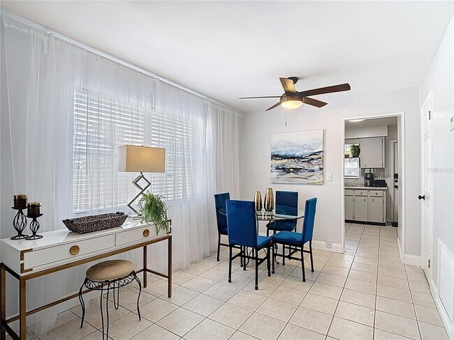 Building Photo - 220 Southeast Jefferson Cir N