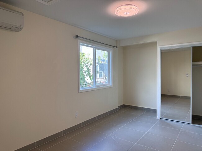 Building Photo - Renovated with split AC in Kaimuki